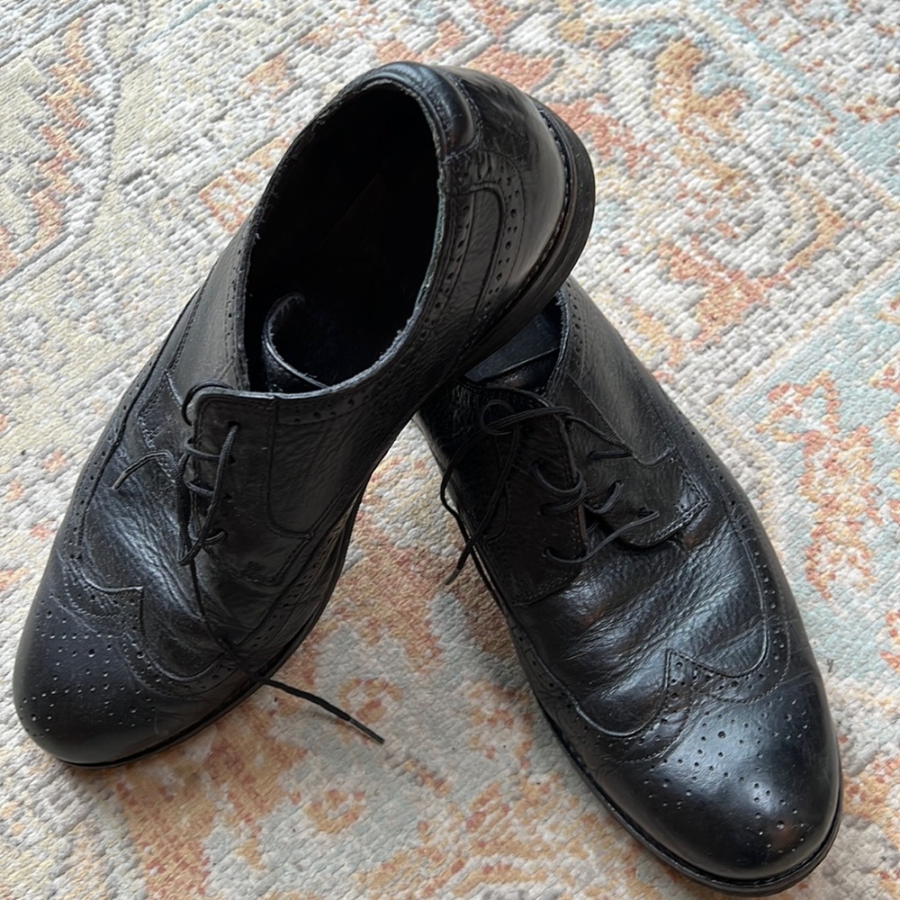 Rockport wing tips;